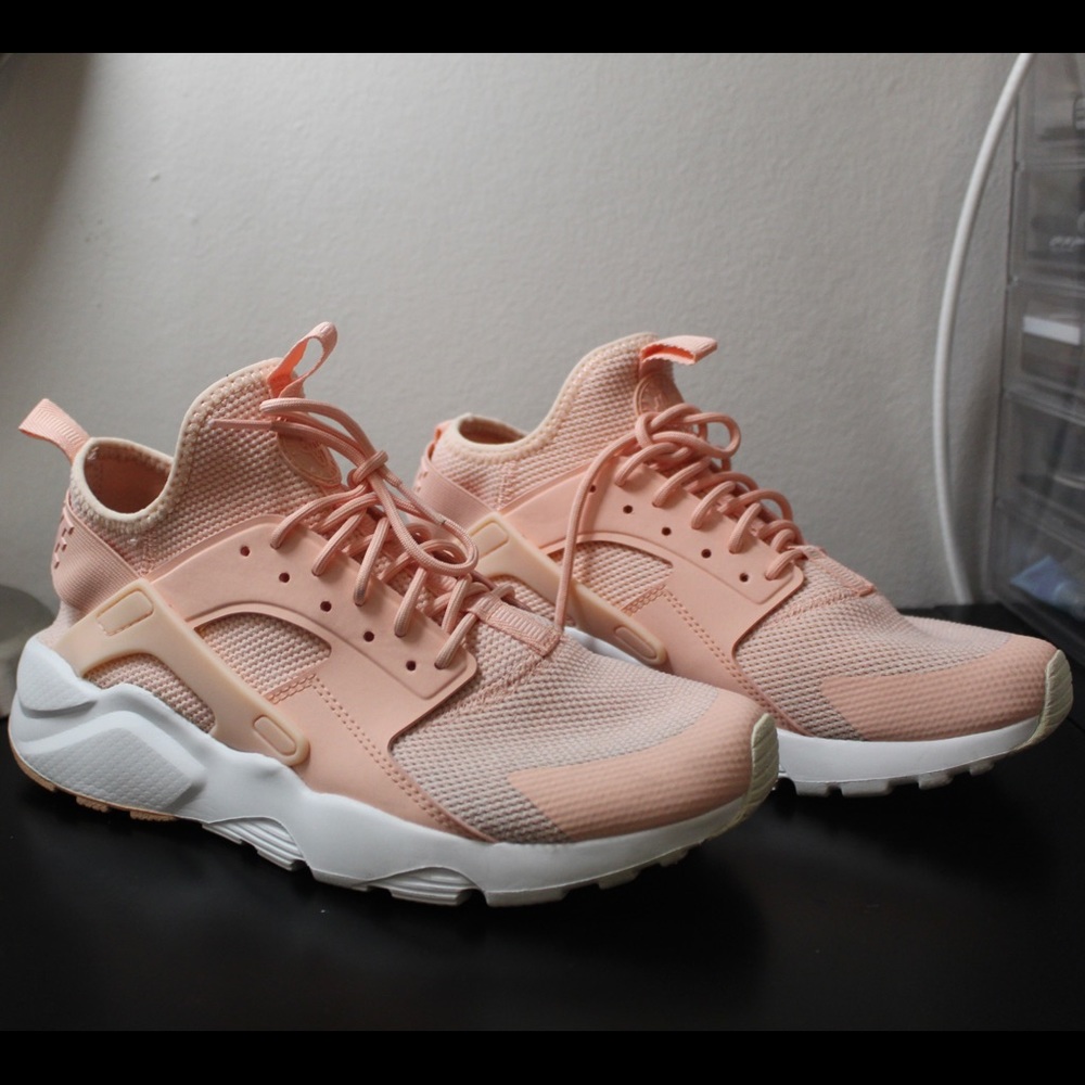 Peach Nike Air Huaraches